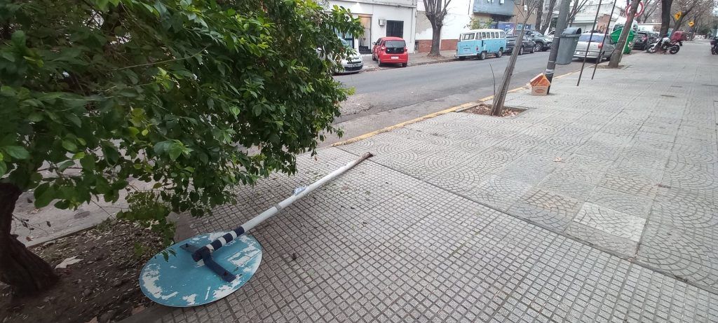 Cartel Caído Villa Urquiza